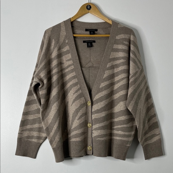 TAHARI Tiger Stripe V- Neck Twin Set Cardigan Sz 1X - Picture 1 of 9